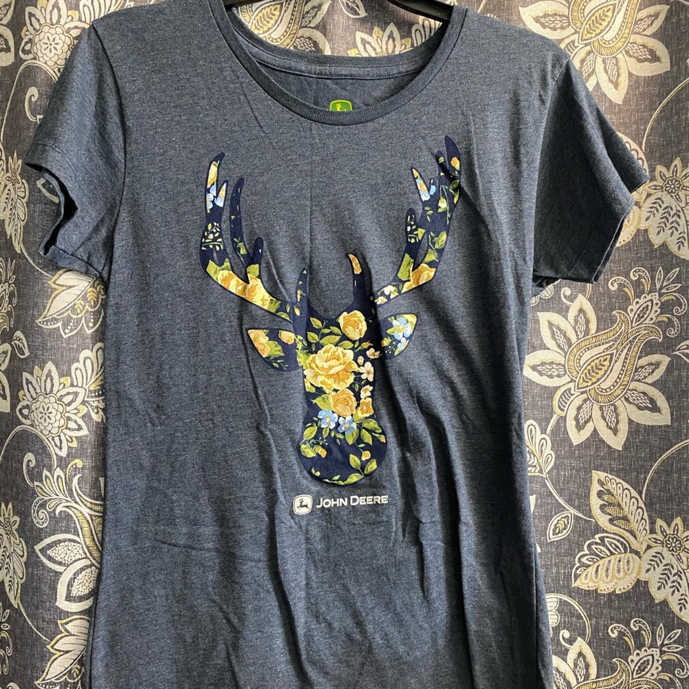 Gray deer head T-shirt
